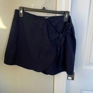 Abercrombie navy blue wrap skort size L